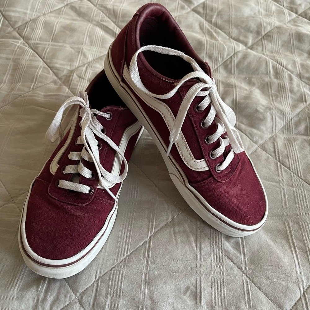 Woman’s Old Skool Vans Shoes-Maroon And White-Size 7